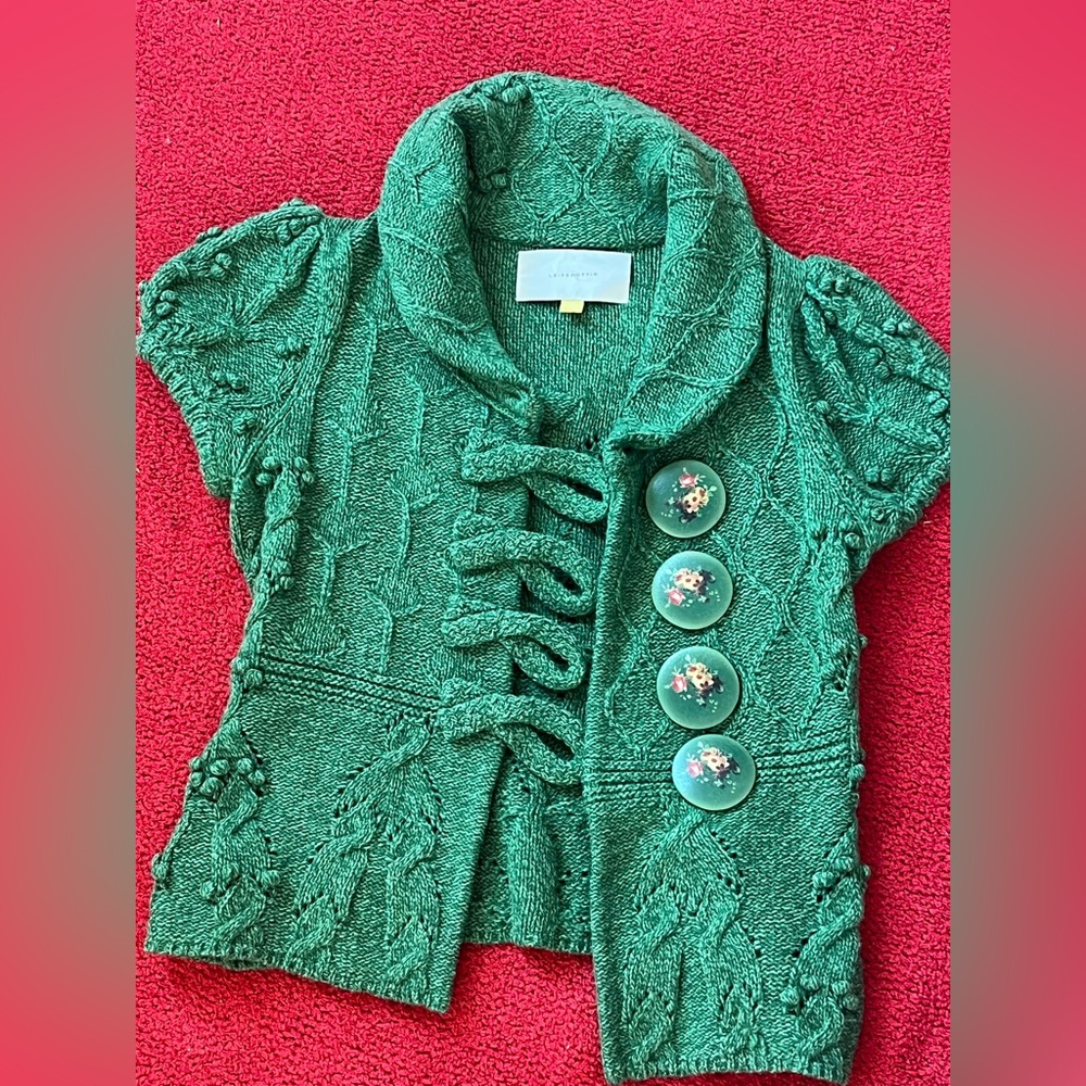 Sweetest vintage knitted cardigan unique buttons